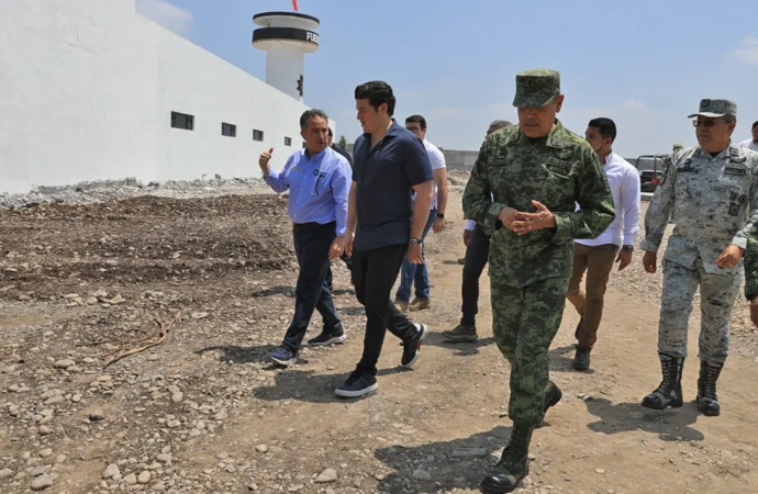 Samuel García supervisó las obras del Destacamento de Fuerza Civil en Cerralvo