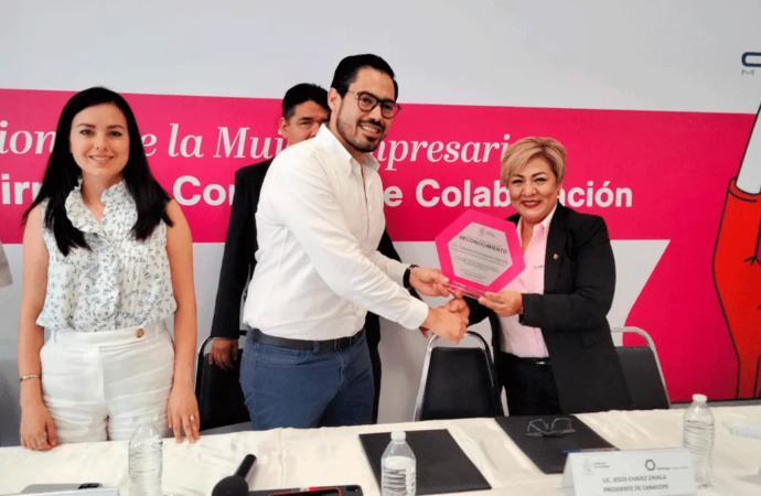 Canacope Monterrey y el municipio de Santiago firman convenio para apoyar a empresarias