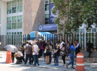 Piden justicia familiares de César Gerardo, joven fallecido en tienda Vertiche