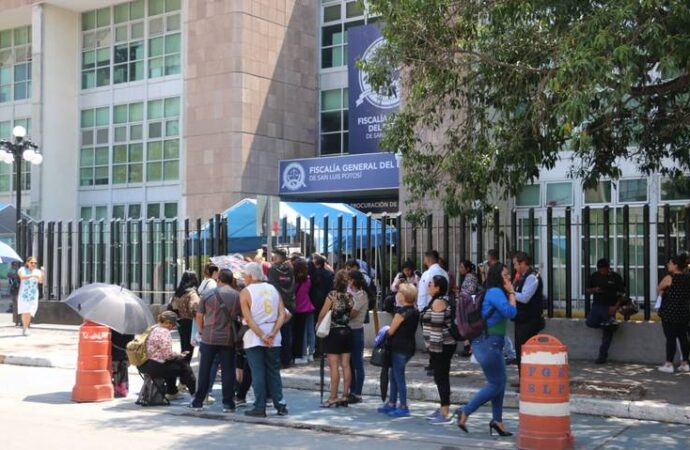 Piden justicia familiares de César Gerardo, joven fallecido en tienda Vertiche