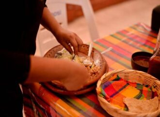 Pozole de cabeza, especialidad patria de «El Tepeyac» en el Mercado Hidalgo