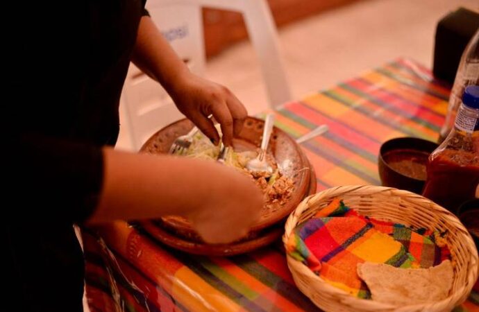 Pozole de cabeza, especialidad patria de «El Tepeyac» en el Mercado Hidalgo