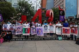 «Pacto de silencio» y manipulación frenan Ayotzinapa: AMLO