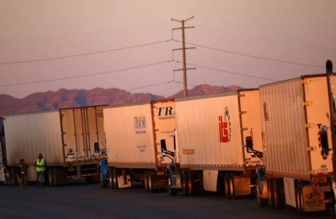 Gobierno de Texas suspenderá a las 22:00 horas las inspecciones en el Puente Colombia