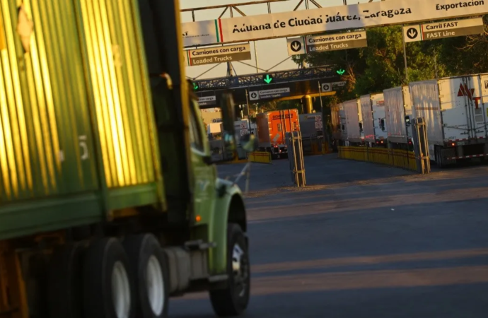 Por el cierre del Puente Colombia sólo se reportaron demoras de hasta 10 horas en cruce: Index NL