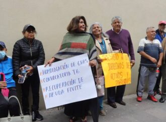 Maestros toman la Dirección de Pensiones y amagan con bloquear calles en SLP