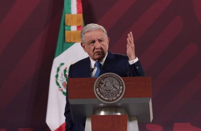 «Estamos al día con los proveedores», asegura AMLO