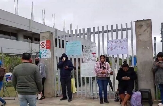 También en Matehuala denuncian escasez de maestros; faltan 8 en secundaria