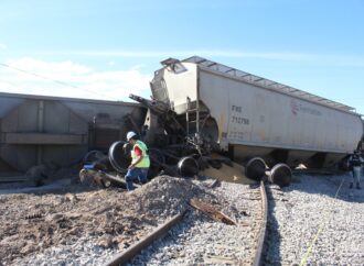 Localizan a 144 migrantes dentro de furgón de tren  en Coahuila