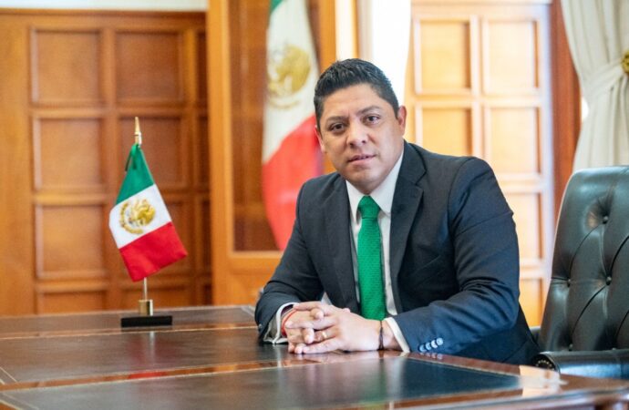 Analiza Ricardo Gallardo  el avance del IMSS-Bienestar en San Luis Potosí