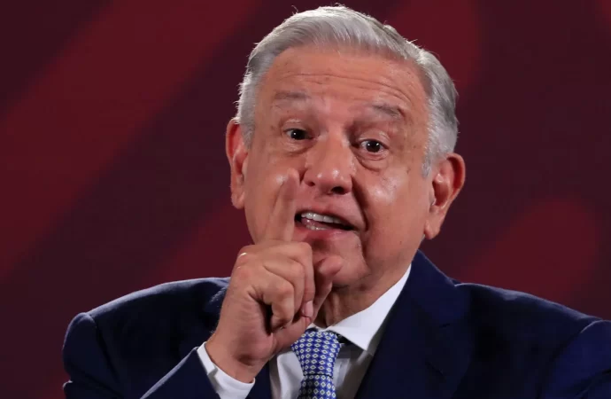 INE quiere censurar a AMLO  al darle la orden de borrar una entrevista con la periodista Inna Afinogenova