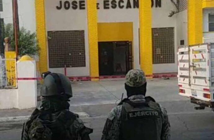 Encuentran granada en la entrada de la Preparatoria José de Escandón en Tamaulipas