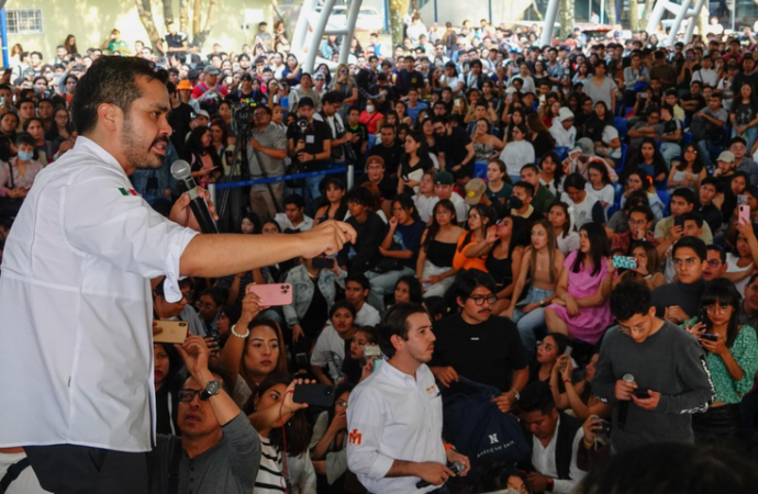 Abuchean  a Álvarez Máynez en la UAM Xochimilco