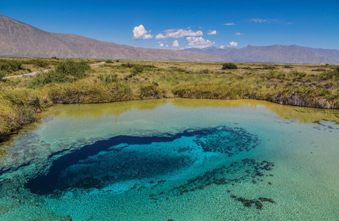 El secreto mejor guardado de Coahuila: pozas azules, dunas de yeso y viñedos ancestrales en un mismo lugar
