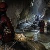 Equipos de rescate acceden a la Cueva Chichicazapan para extraer dos cadáveres; las labores de búsqueda de un desaparecido siguen en curso